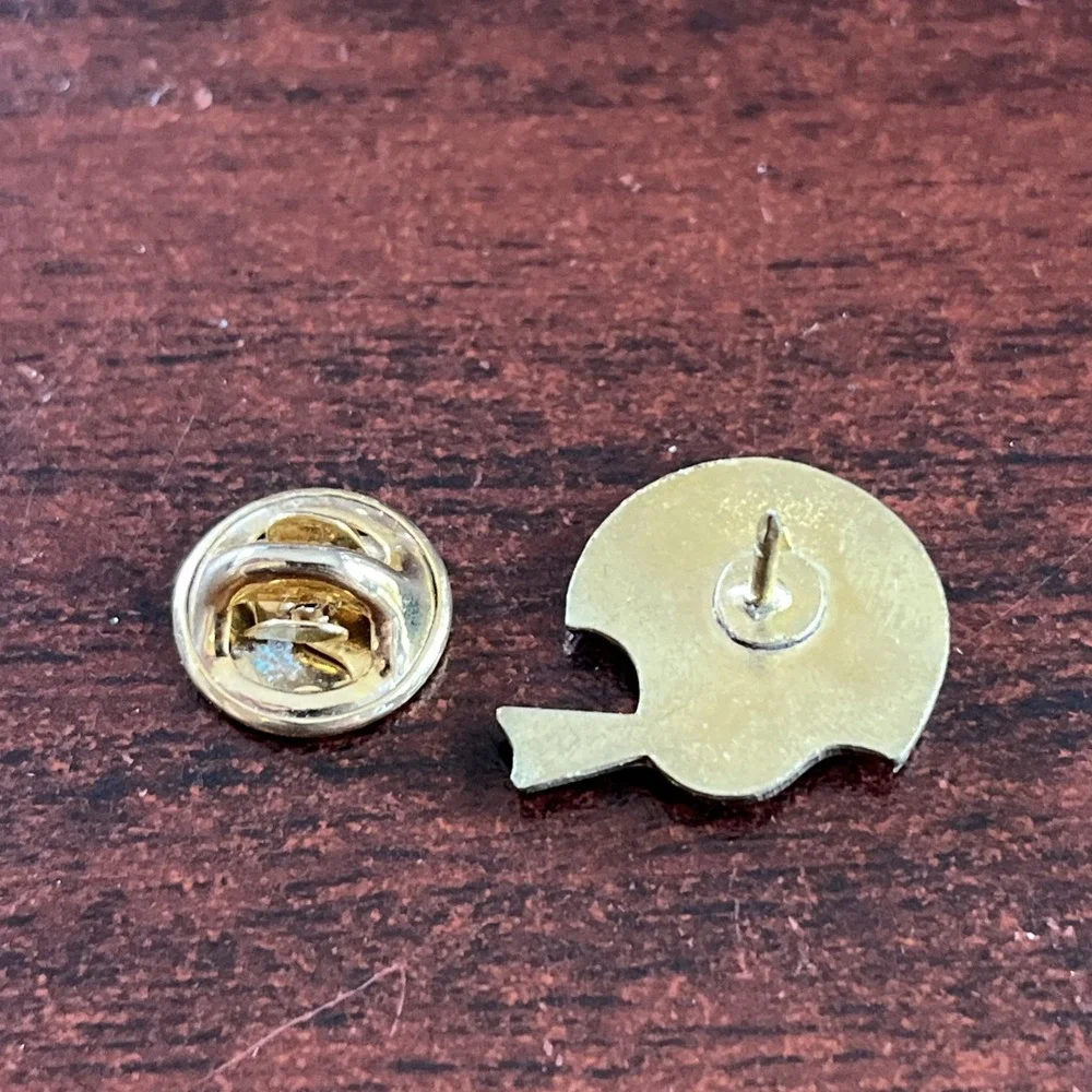 Vintage San‎ Diego Chargers Helmet NFL Football Lapel Hat Pin